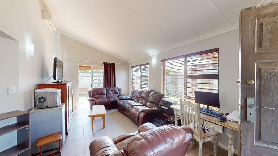 2 Bedroom Property for Sale in Admirals Park Western Cape
